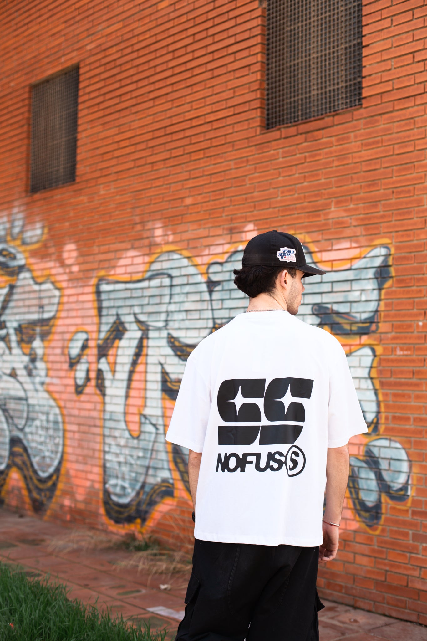 WHITE ESSENCE TEE