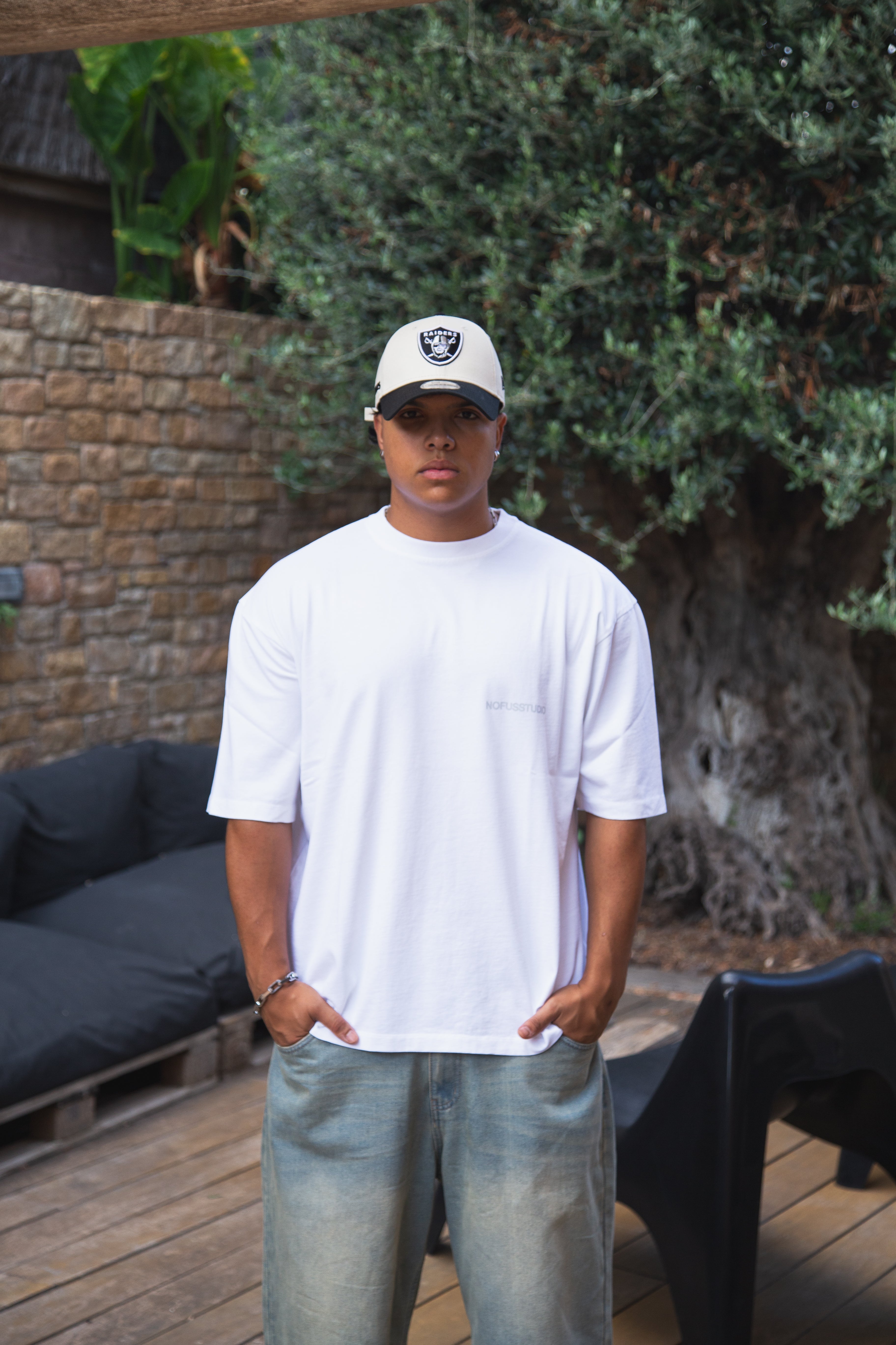 WHITE STUDIO TEE